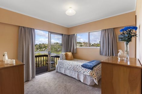 Photo of property in 8 Helvetia Drive, Browns Bay, Auckland, 0630