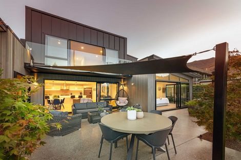 Photo of property in 5 Jessies Crescent, Wanaka, 9305