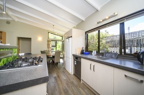 Photo of property in 24 Heathcote Place, Fitzherbert, Palmerston North, 4410