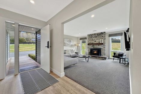 Photo of property in 7 Lochinvar Lane, Acacia Bay, Taupo, 3385