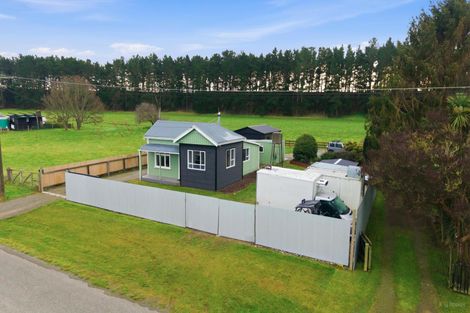 Photo of property in 24 Queen Street, Pareora, 7912