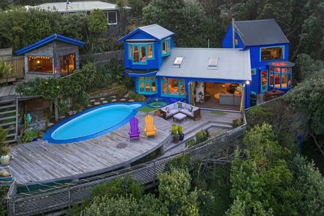 Photo of property in 11 Cave Road, Houghton Bay, Wellington, 6023