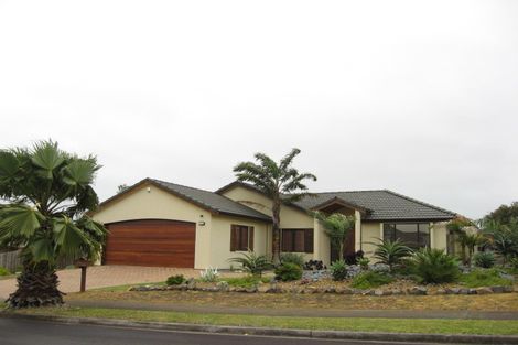 Photo of property in 27 Parkhaven Drive, Rosehill, Papakura, 2113