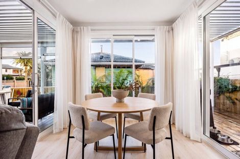 Photo of property in 63 Milford Road, Milford, Auckland, 0620