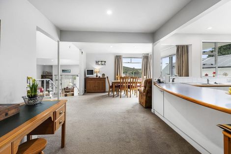 Photo of property in 32 Paremata Crescent, Paremata, Porirua, 5024