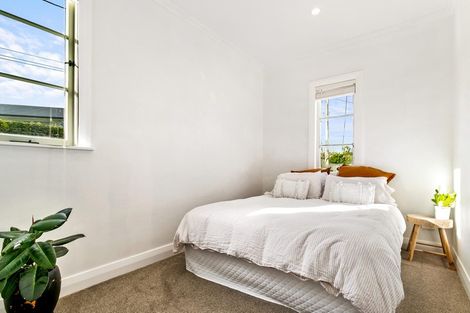 Photo of property in 28 Rewarewa Road, Te Atatu Peninsula, Auckland, 0610