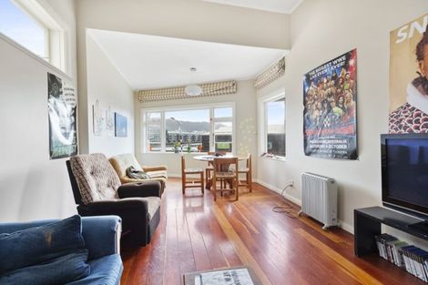 Photo of property in 108 Oriental Parade, Oriental Bay, Wellington, 6011