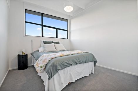 Photo of property in 3 Kathleen Street, Totara Vale, Auckland, 0627