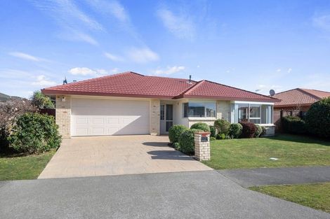 Photo of property in 86 Guildford Drive, Paraparaumu, 5032