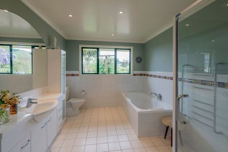 Photo of property in 33 Mokena Kohere Street, Manakau, Levin, 5573