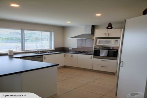 Photo of property in 10 Rainey Crescent, Papamoa Beach, Papamoa, 3118