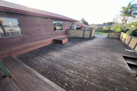 Photo of property in 6 Gardone Terrace, Conifer Grove, Takanini, 2112