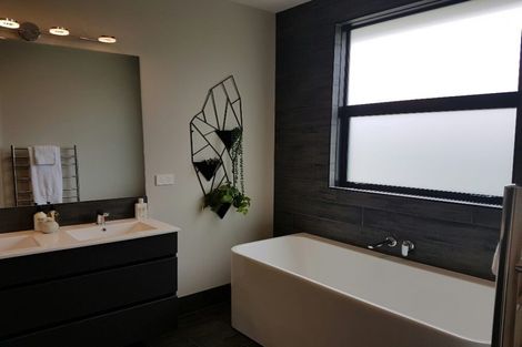 Photo of property in 2 Helen June Avenue, Flagstaff, Hamilton, 3210