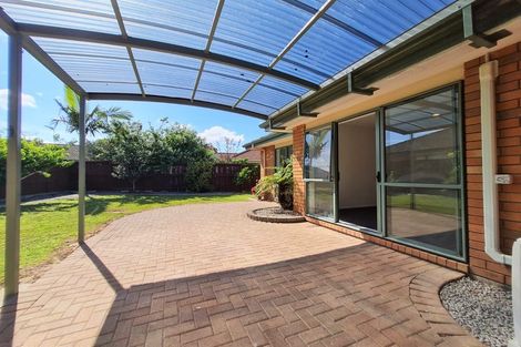 Photo of property in 33 Sandwick Drive, Weymouth, Auckland, 2103