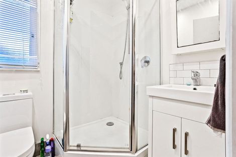 Photo of property in 14 Yeovil Road, Te Atatu Peninsula, Auckland, 0610