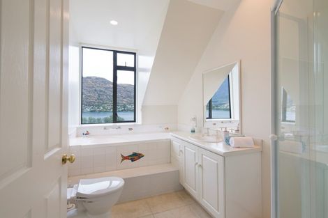 Photo of property in Marina Village, 1/10 Marina Drive, Frankton, Queenstown, 9300