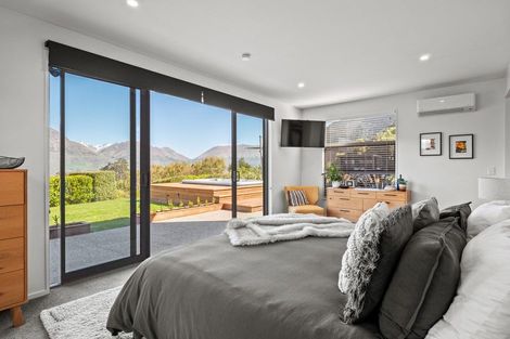 Photo of property in 13 Fantail Lane, Mount Creighton, Queenstown, 9371