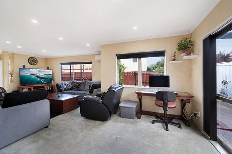 Photo of property in 10 Dainton Place, New Lynn, Auckland, 0600