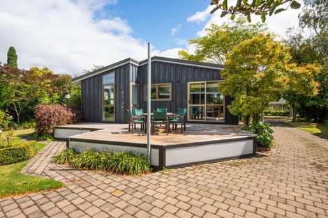 Photo of property in 3 Earl Place, Hokowhitu, Palmerston North, 4410