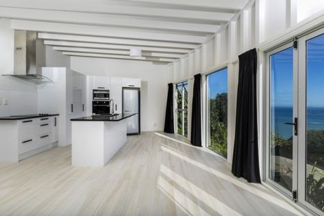 Photo of property in 40 Waitea Road, Muriwai, Waimauku, 0881