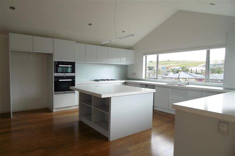 Photo of property in 17 Ballyboe Place, Pinehill, Auckland, 0632