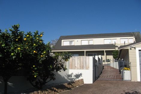 Photo of property in 16 Dalwhinnie Parade, Highland Park, Auckland, 2010