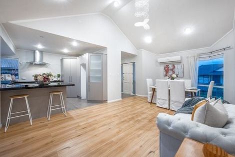 Photo of property in 2 Amadeus Place, Northpark, Auckland, 2013