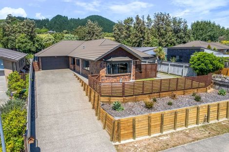 Photo of property in 22 Bluewater Place, Paraparaumu, 5032