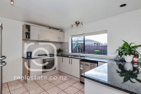 Photo of property in 20b Kallaroo Place, Botany Downs, Auckland, 2010
