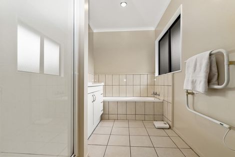 Photo of property in 23 Heaphy Place, Pukehangi, Rotorua, 3015