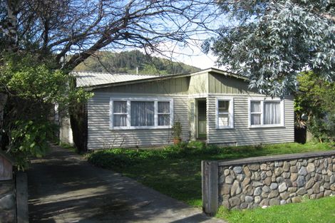 Photo of property in 38 Wellington Road, Wainuiomata, Lower Hutt, 5014