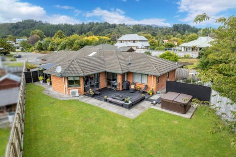 Photo of property in 8 Sapphire Grove, Birchville, Upper Hutt, 5018