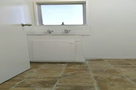 Photo of property in 2/47 Archibald Road, Kelston, Auckland, 0602