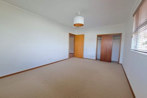 Photo of property in 5 South Pacific Place, Henderson, Auckland, 0612