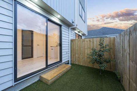 Photo of property in 8/11 Hereford Street, Te Atatu Peninsula, Auckland, 0610