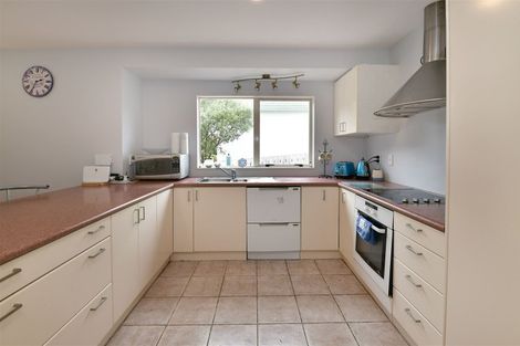 Photo of property in 19 Greta Place, Stanmore Bay, Whangaparaoa, 0932