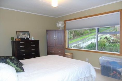 Photo of property in 15 Tainui Terrace, Tawa, Wellington, 5028