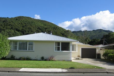Photo of property in 81 Holdsworth Avenue, Trentham, Upper Hutt, 5018