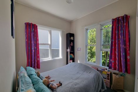 Photo of property in 12 Lincoln Avenue, Tawa, Wellington, 5028