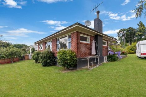 Photo of property in 8 Feltham Street, Hunterville, 4730