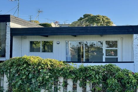 Photo of property in 2/74 Sunnybrae Road, Hillcrest, Auckland, 0627