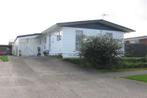 Photo of property in 21 Raglan Avenue, Cloverlea, Palmerston North, 4412