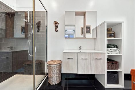 Photo of property in 94 Holly Road, St Albans, Christchurch, 8014