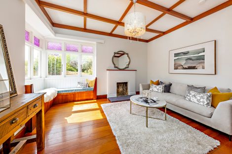 Photo of property in 14 Waiohua Road, Greenlane, Auckland, 1061