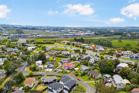 Photo of property in 5b Woodhouse Place, West Harbour, Auckland, 0618