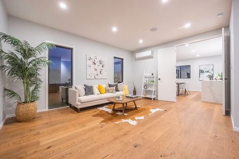 Photo of property in 15 Mcindoe Road, Kumeu, 0810