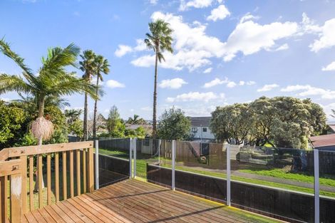Photo of property in 2 Litchfield Place, Clarks Beach, 2122