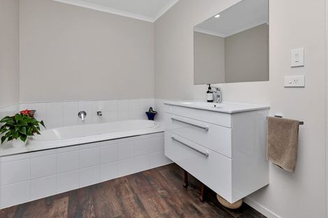 Photo of property in 26 Key West Drive, One Tree Point, 0118