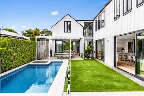 Photo of property in 71a Ngataringa Road, Devonport, Auckland, 0624