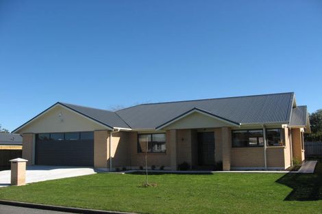 Photo of property in 18 Deller Drive, Carterton, 5713